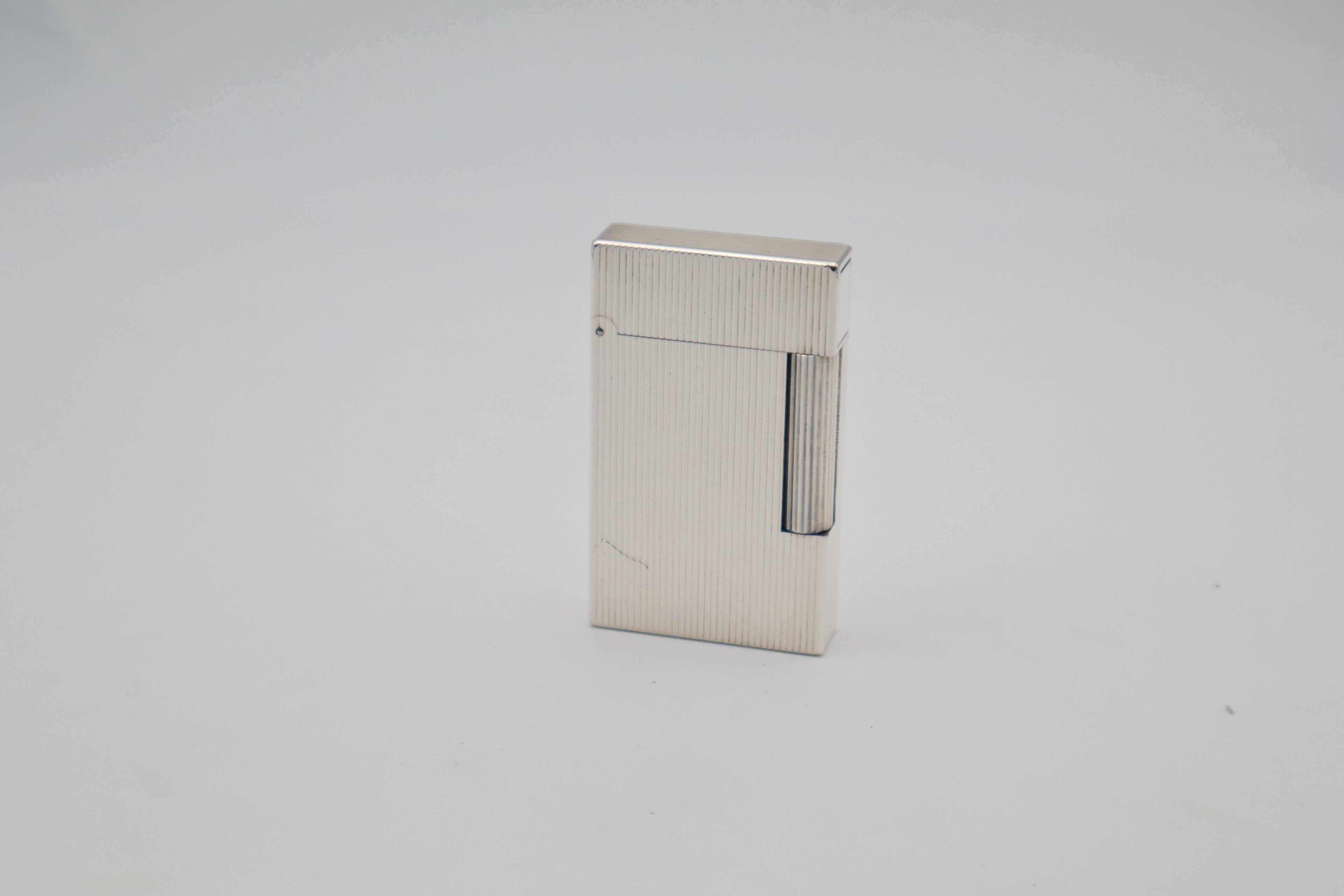 S.T. Dupont Ligne 2 silver vertical stripes lighter