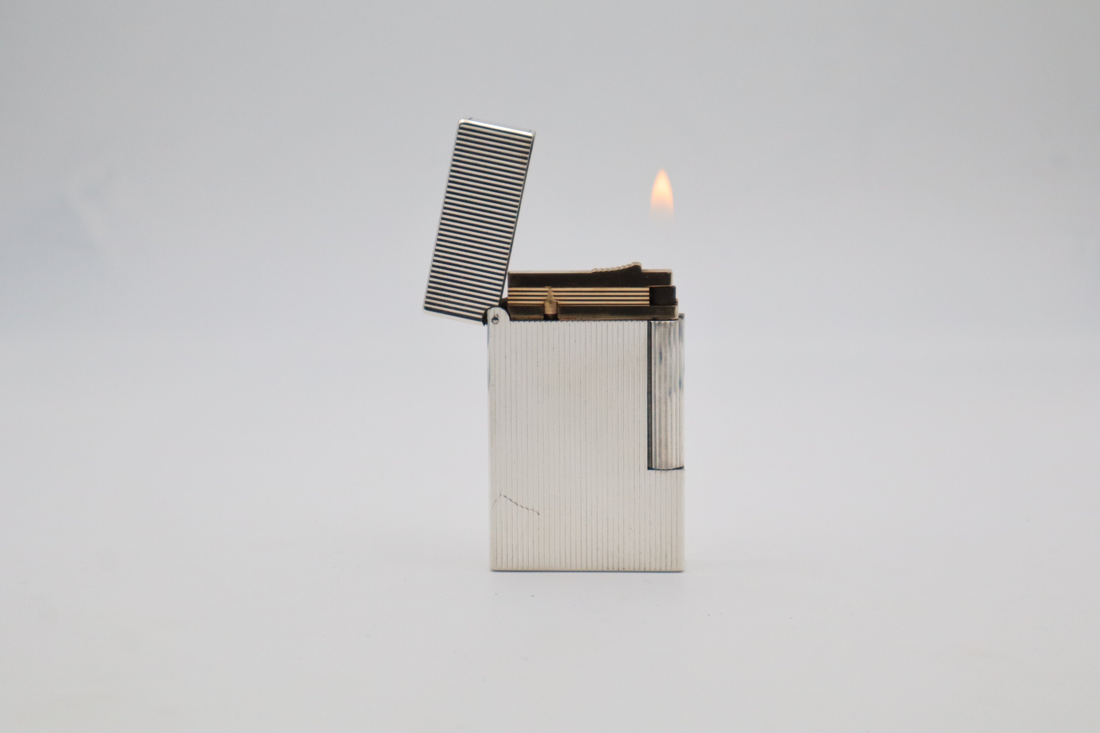 S.T. Dupont Ligne 2 silver vertical stripes lighter