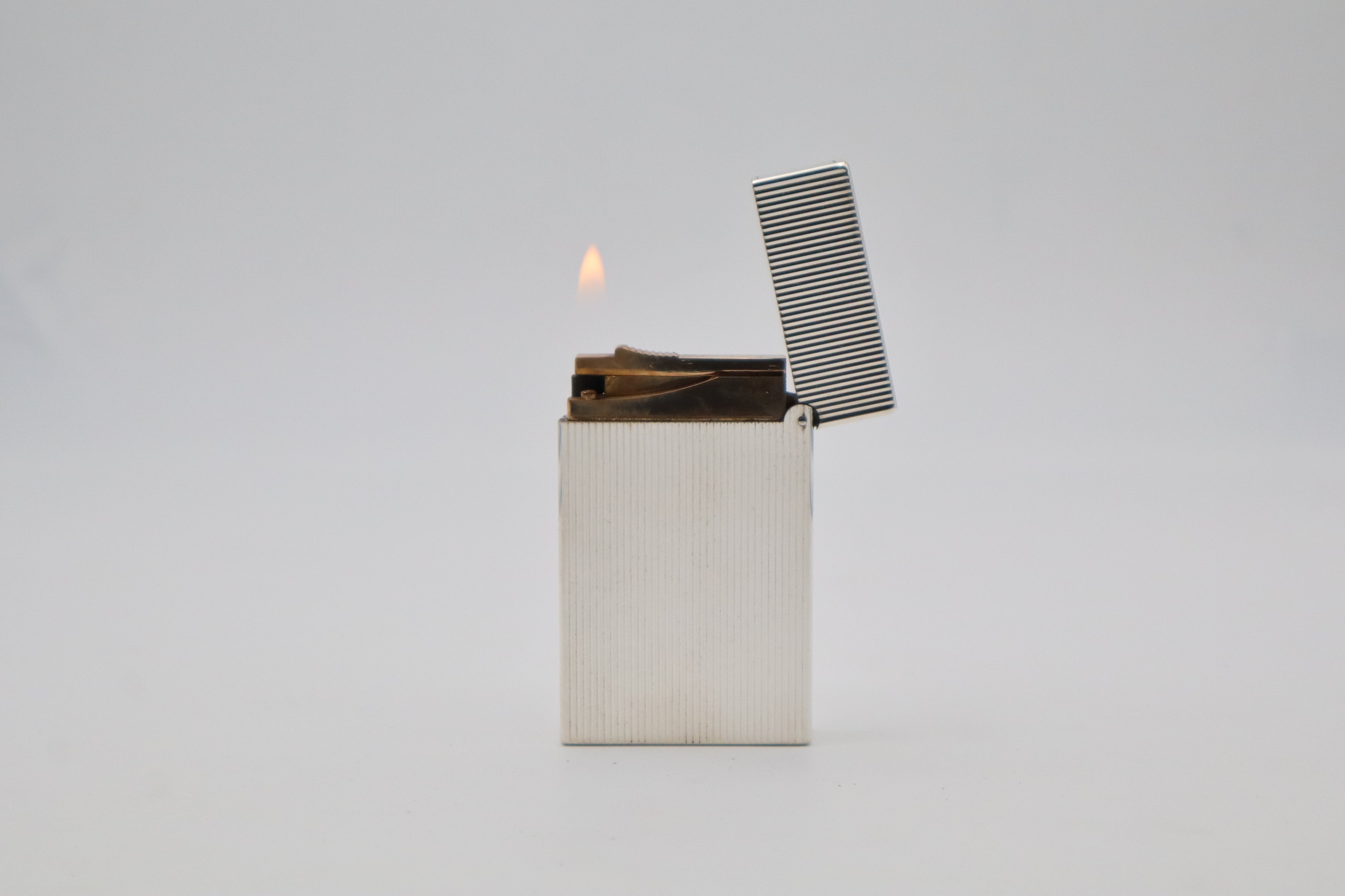 S.T. Dupont Ligne 2 silver vertical stripes lighter