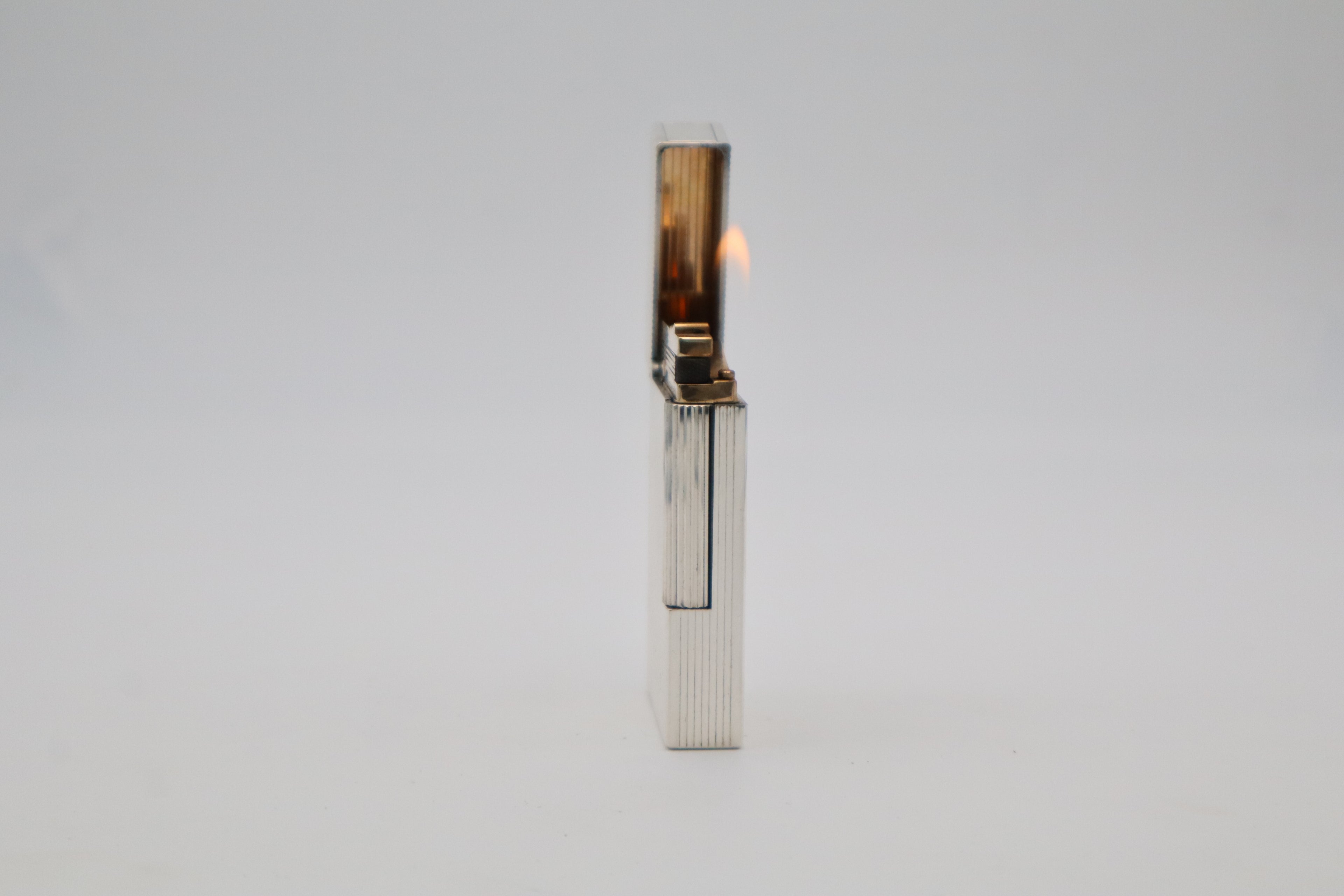 S.T. Dupont Ligne 2 silver vertical stripes lighter