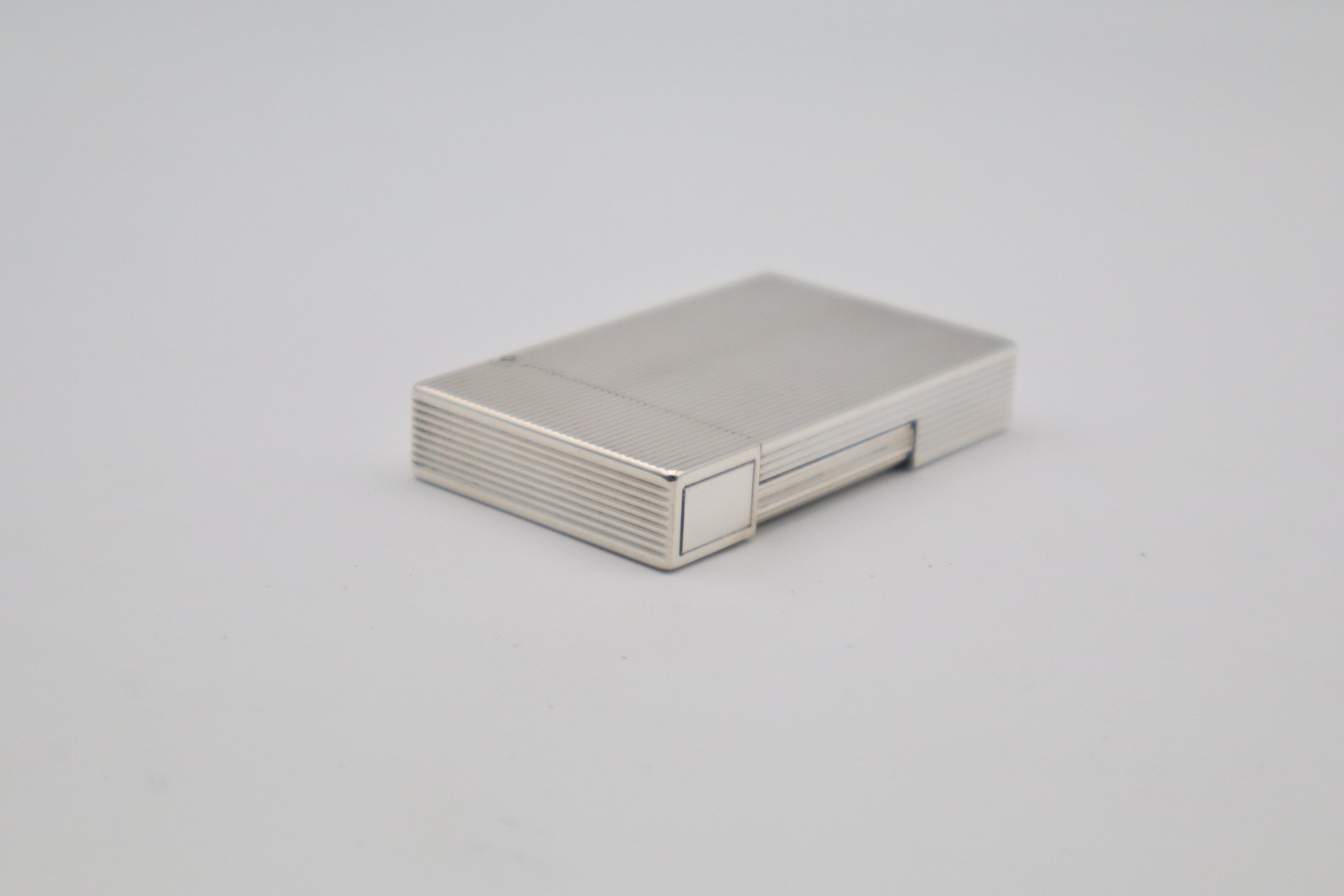 S.T. Dupont Ligne 2 silver vertical stripes lighter