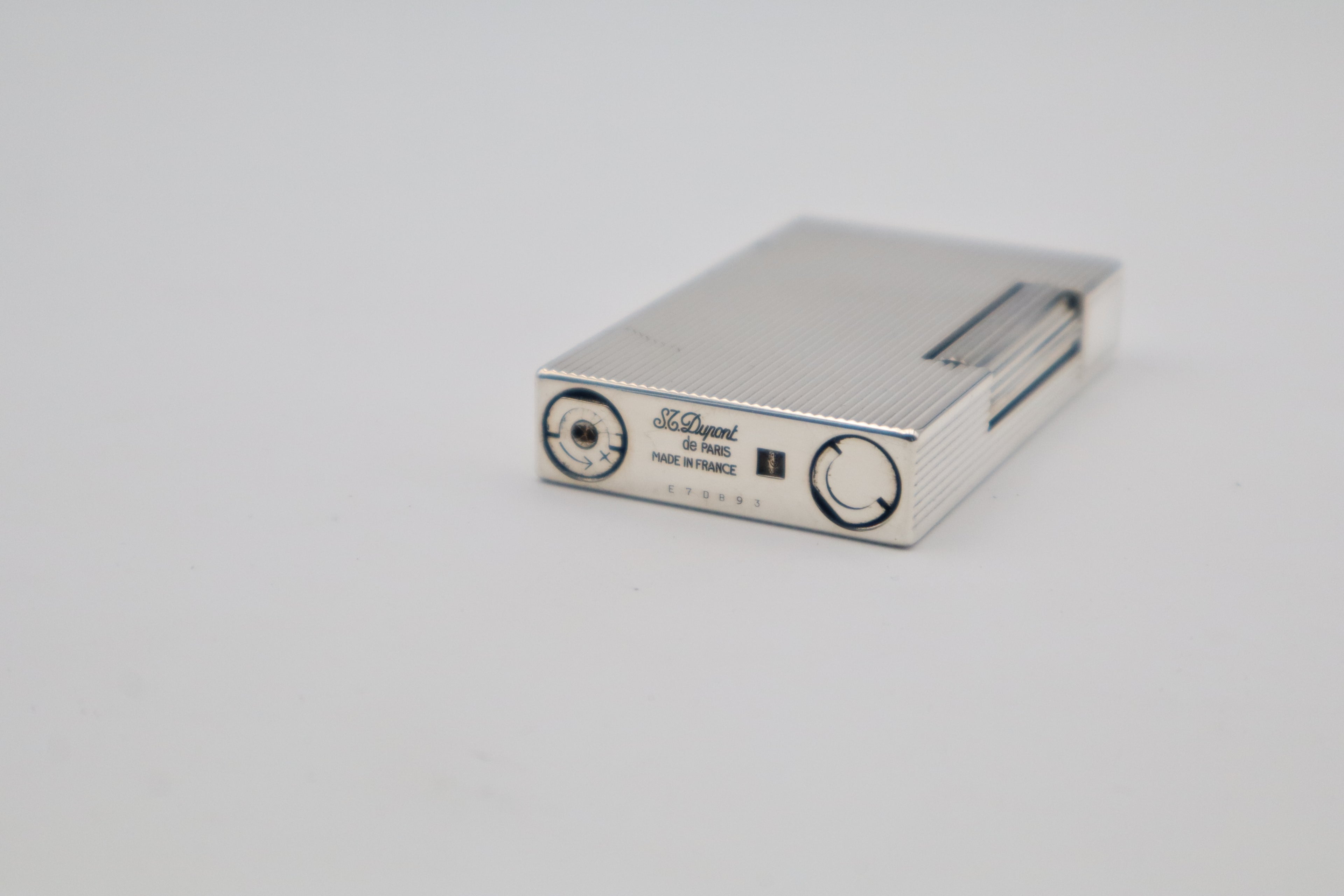 S.T. Dupont Ligne 2 silver vertical stripes lighter