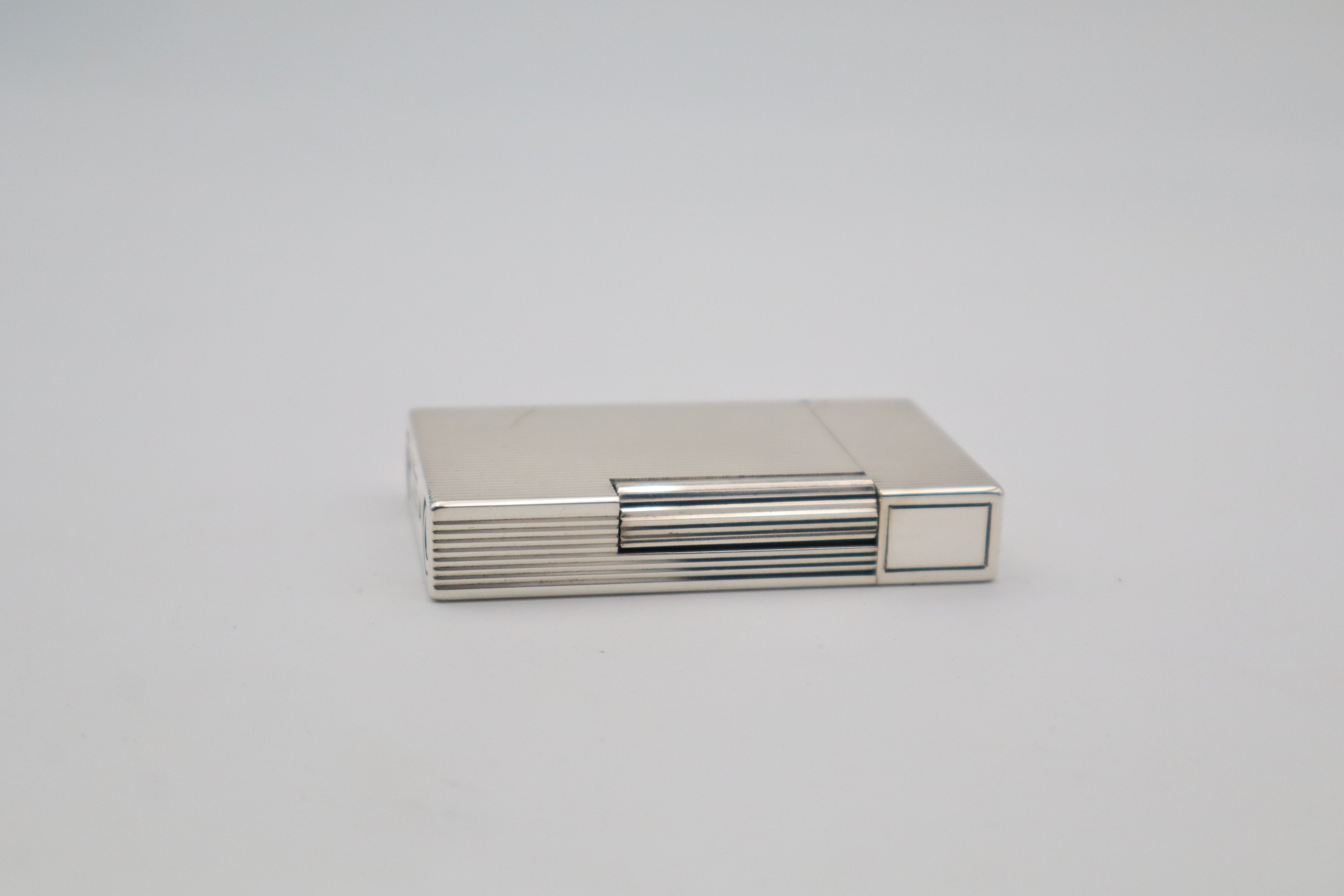 S.T. Dupont Ligne 2 silver vertical stripes lighter