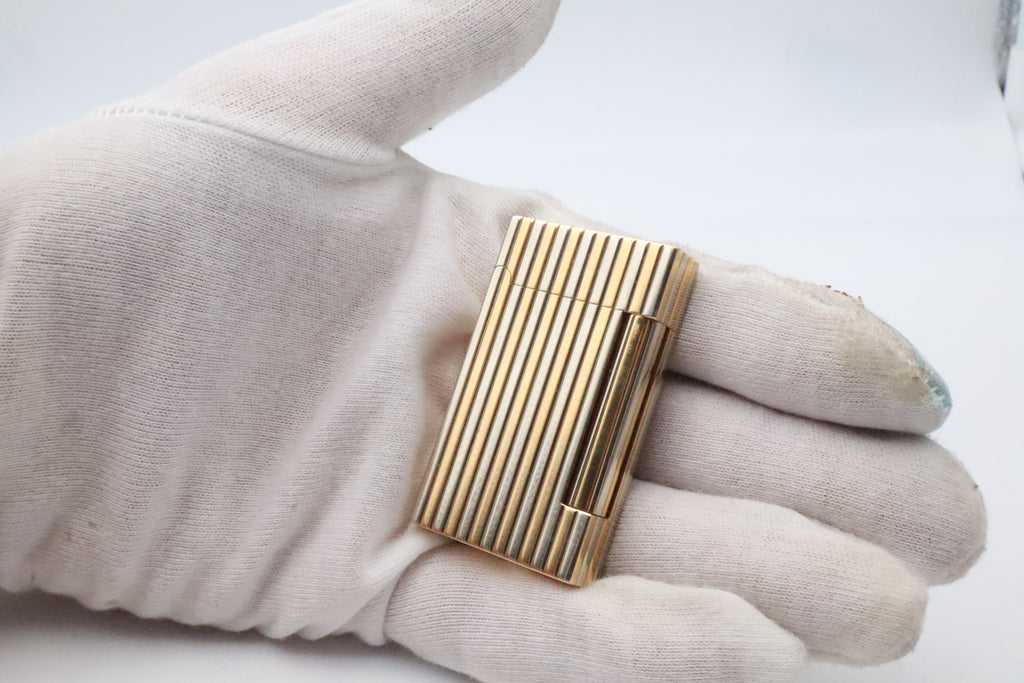 Solid gold S.T. Dupont Ligne D front on an angle with reflective lightning
