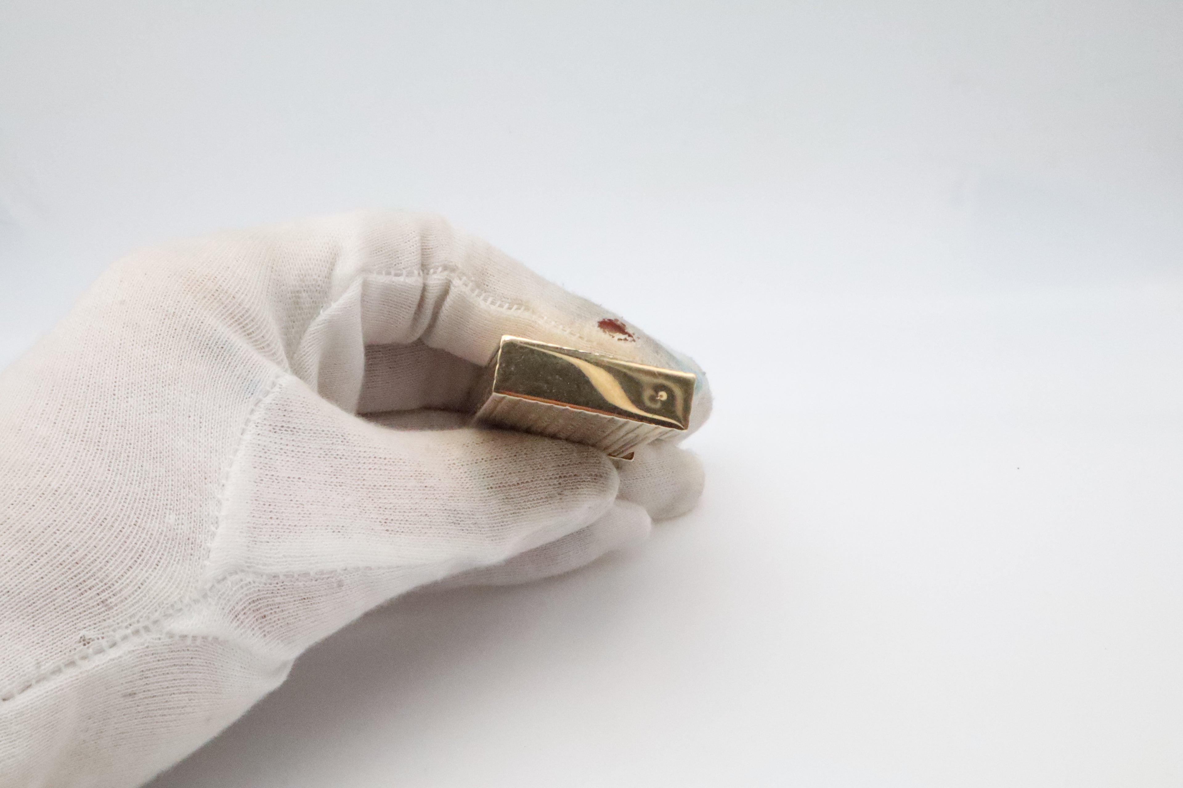 Solid gold S.T. Dupont Ligne D dent on top
