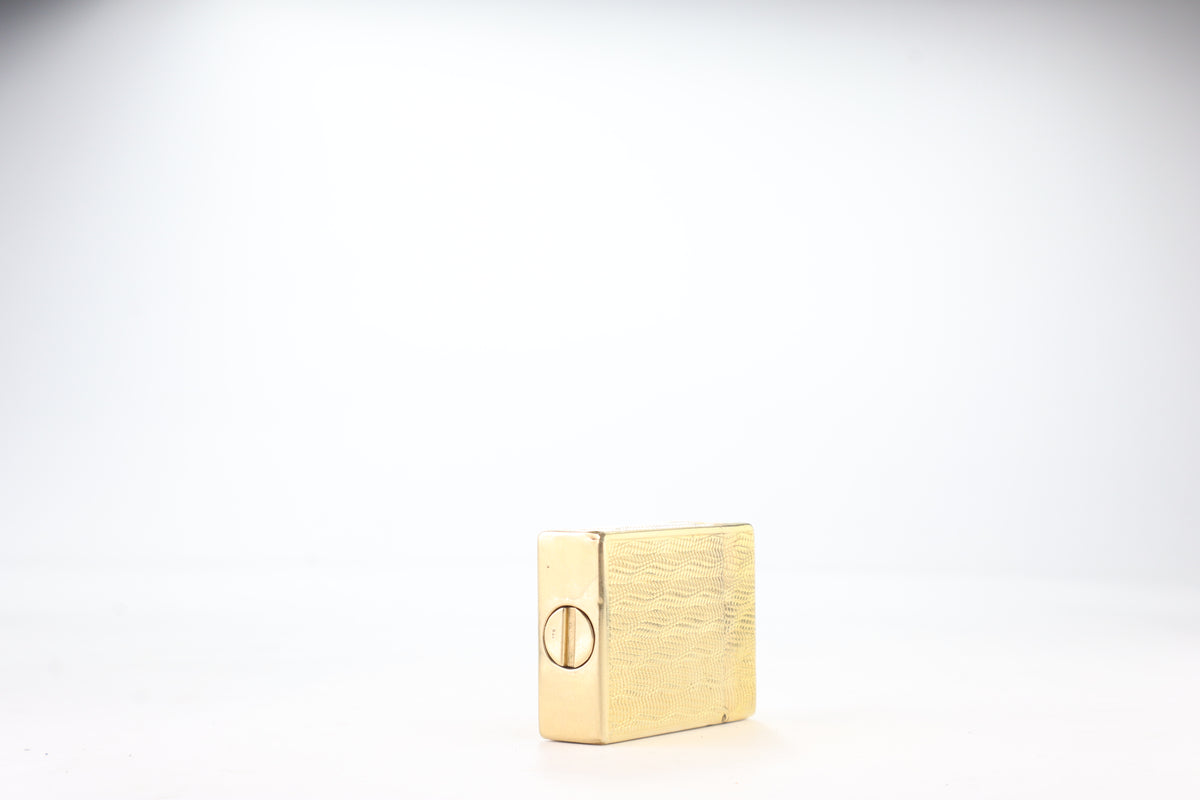 Base and side of the solid 18k gold S.T. Dupont Ligne 1 BS lighter