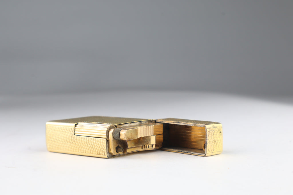The solid 18k gold jacket of the S.T. Dupont Ligne 1 BS drawn off its inner mechanism