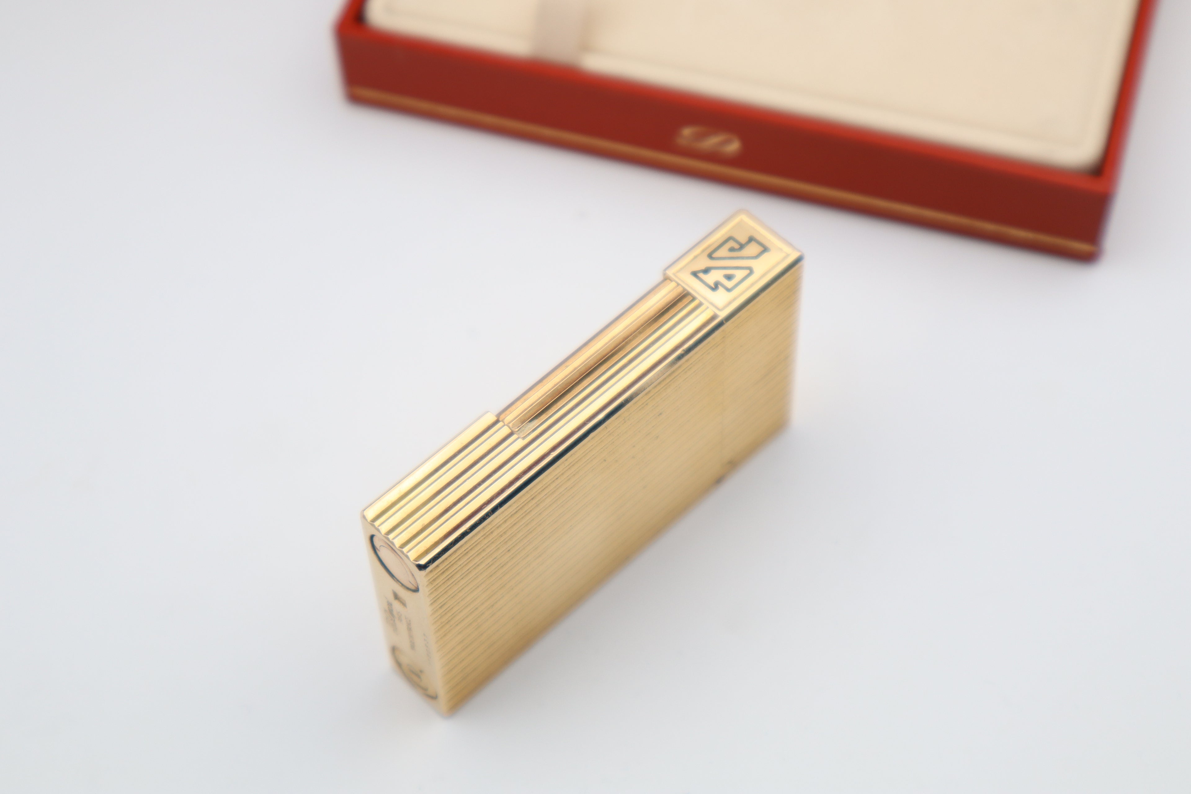 S.T. Dupont Ligne 2 Gold vertical stripes with box