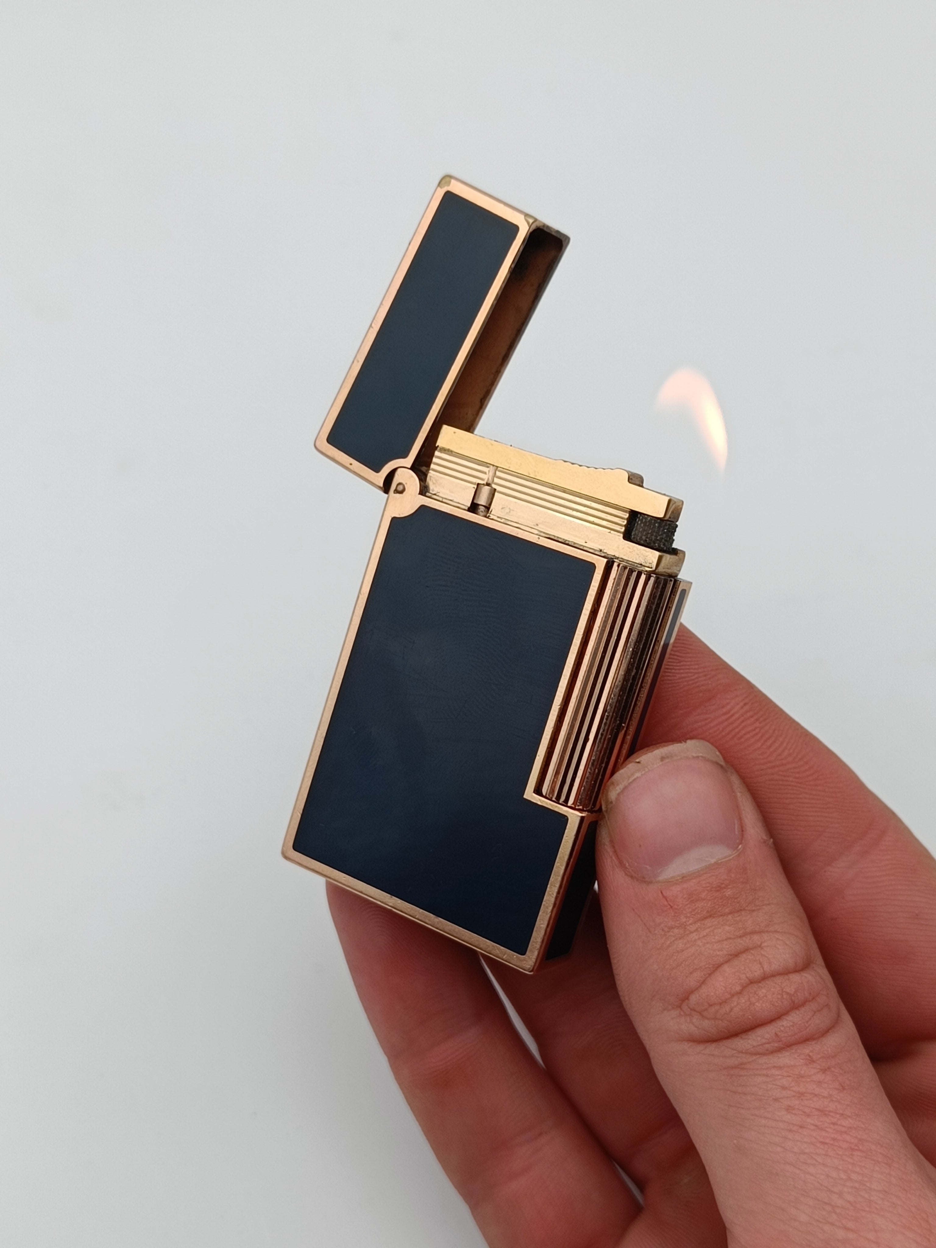 S.T. Dupont Ligne 2 dual flame laque de chine Blue