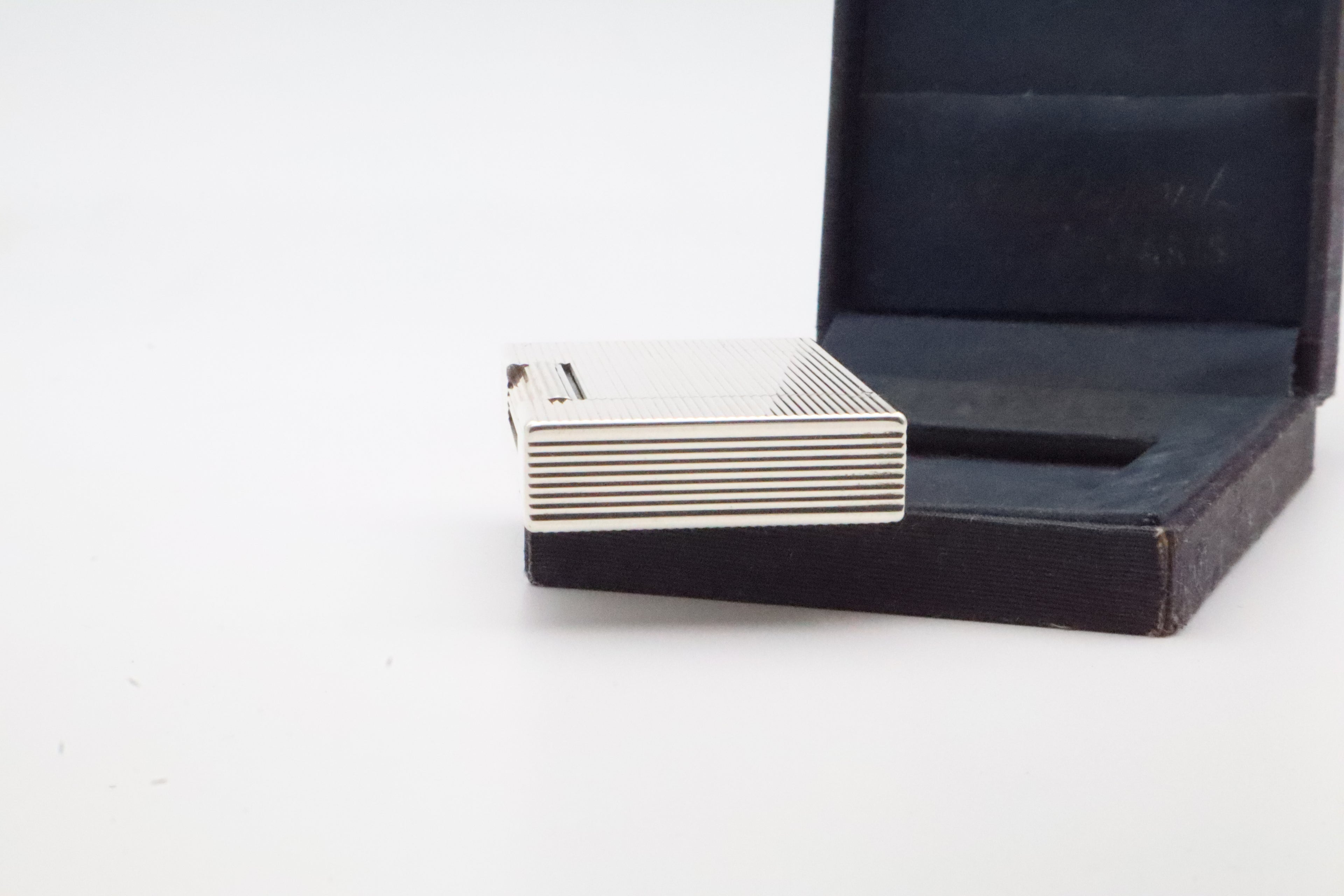 S.T. Dupont Ligne 2 silver vertical stripes lighter