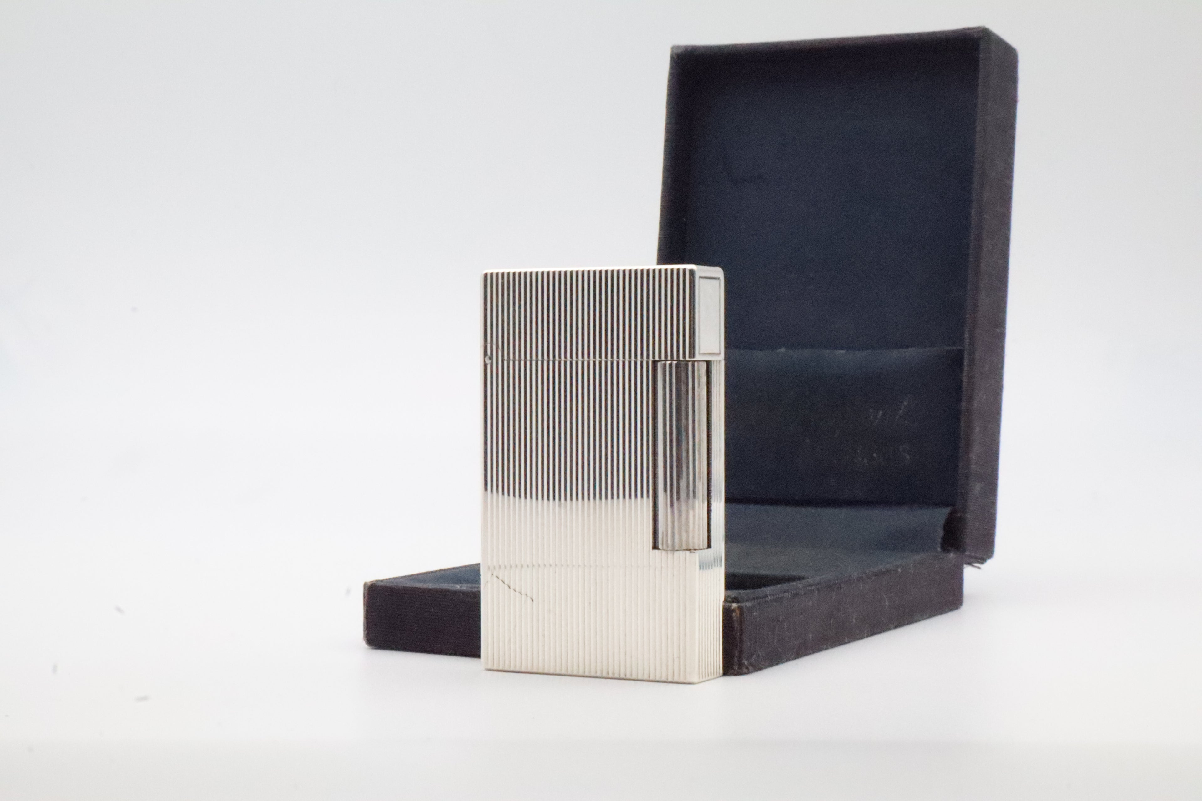 S.T. Dupont Ligne 2 silver vertical stripes lighter