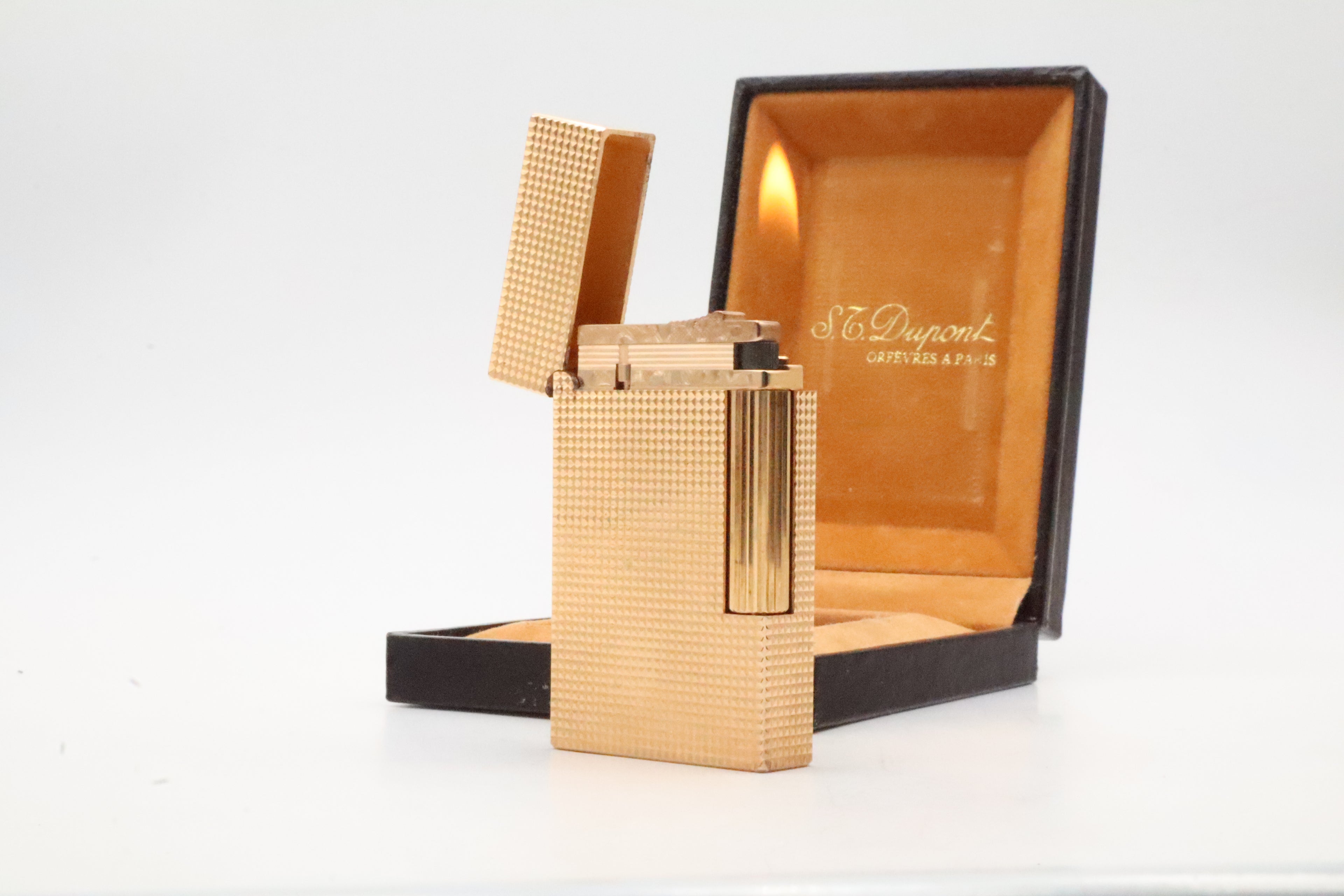 S.T. Dupont Ligne 2 Diamond Tip lighter