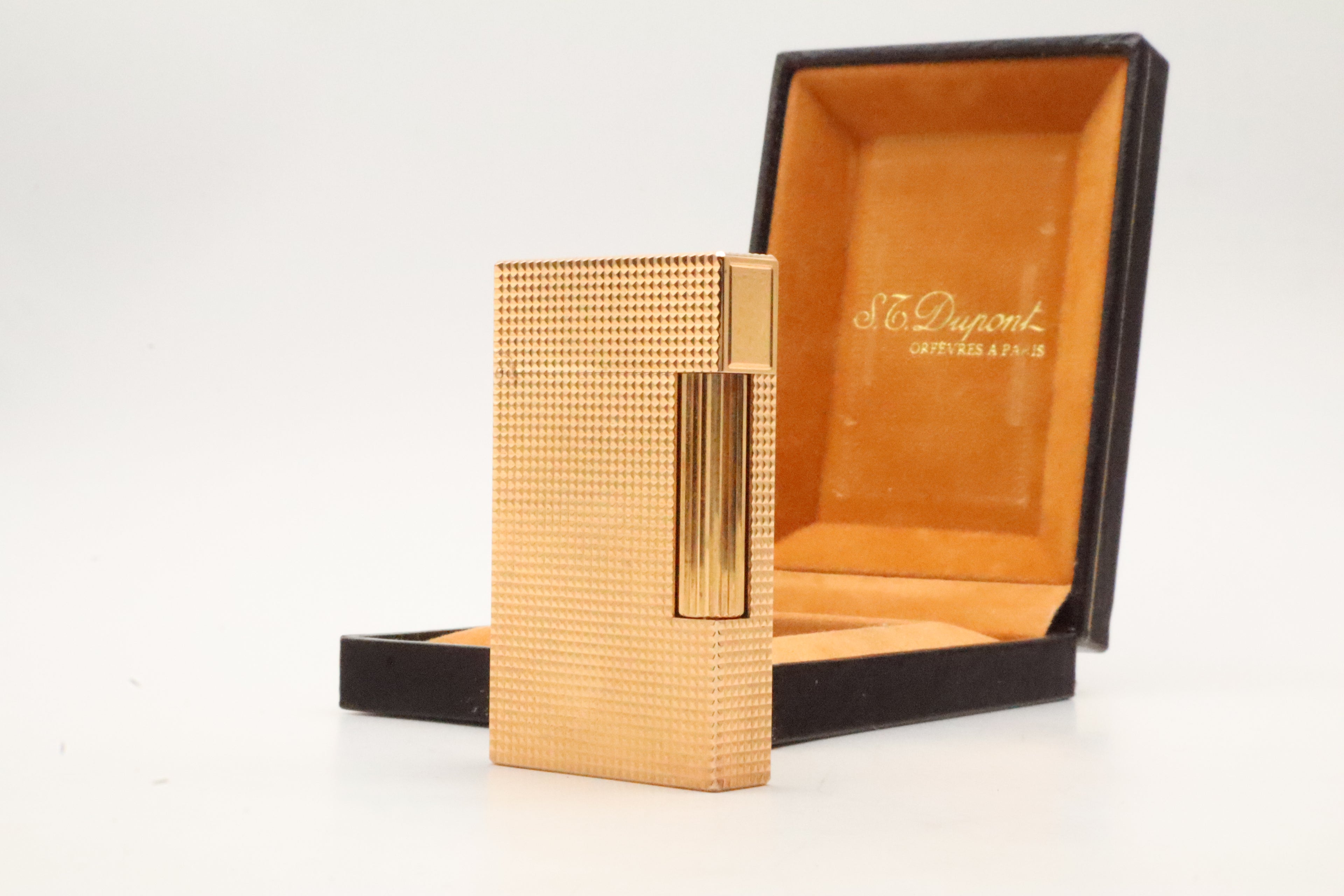 S.T. Dupont Ligne 2 Diamond Tip lighter