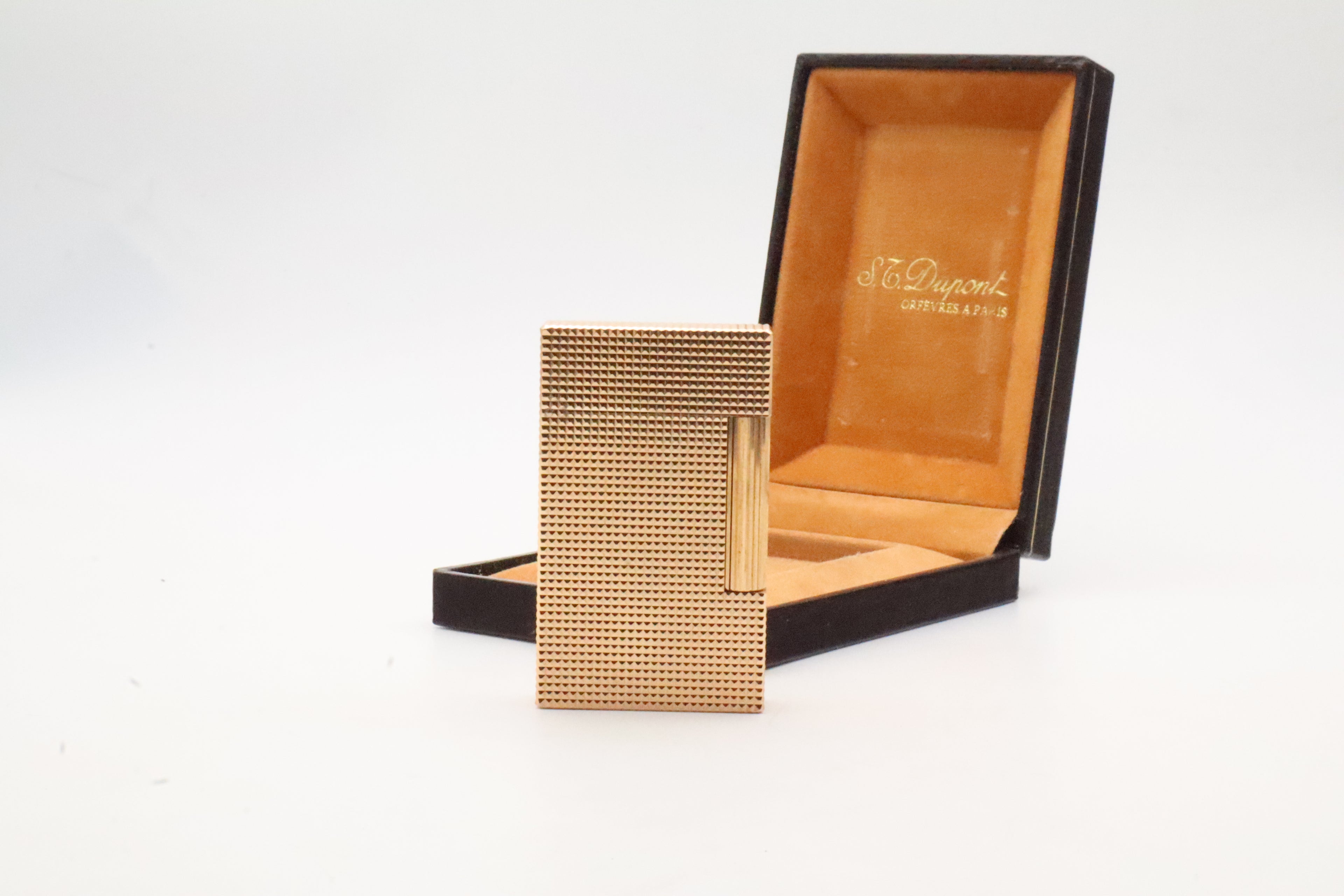 S.T. Dupont Ligne 2 Diamond Tip lighter