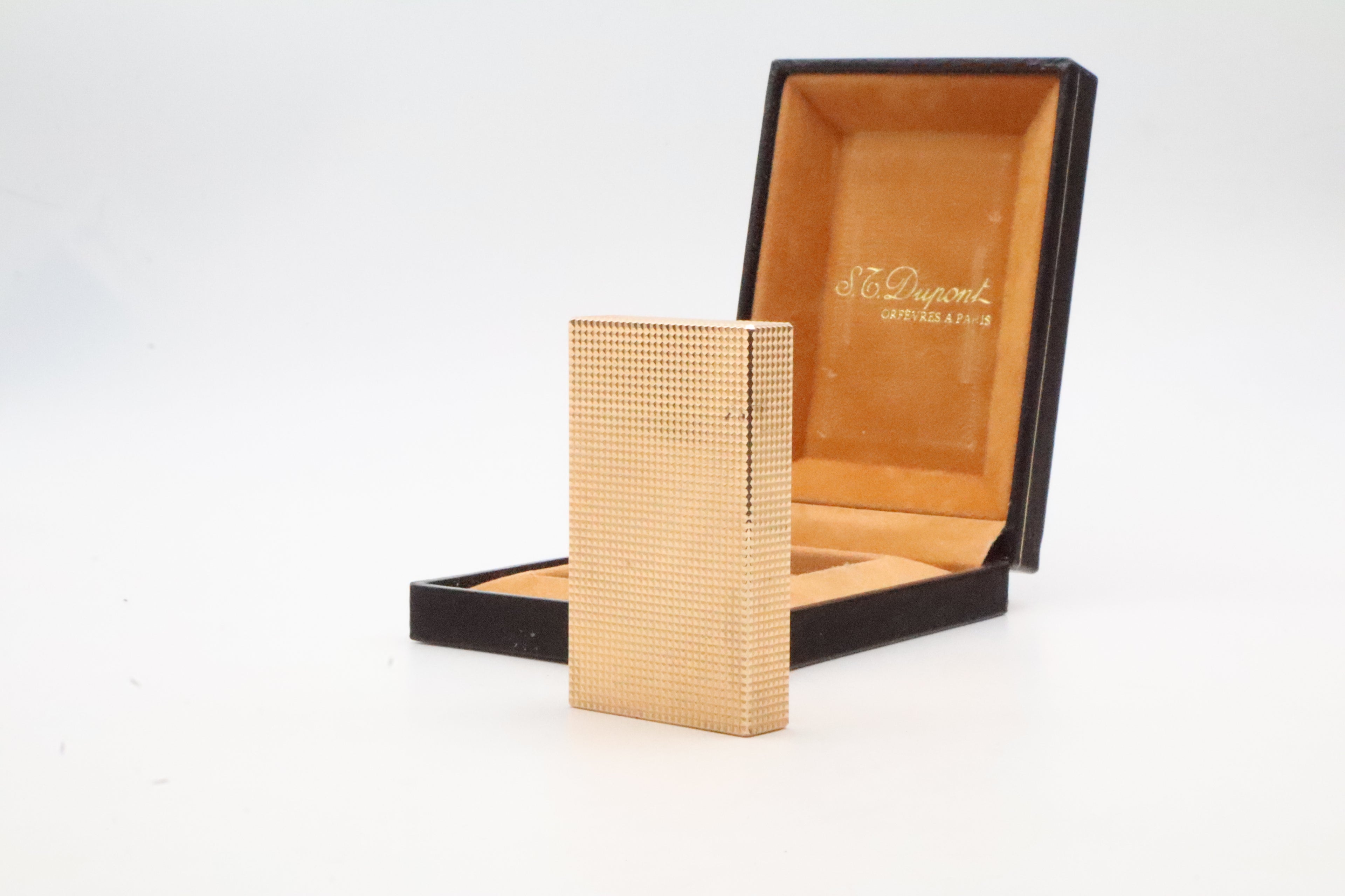S.T. Dupont Ligne 2 Diamond Tip lighter