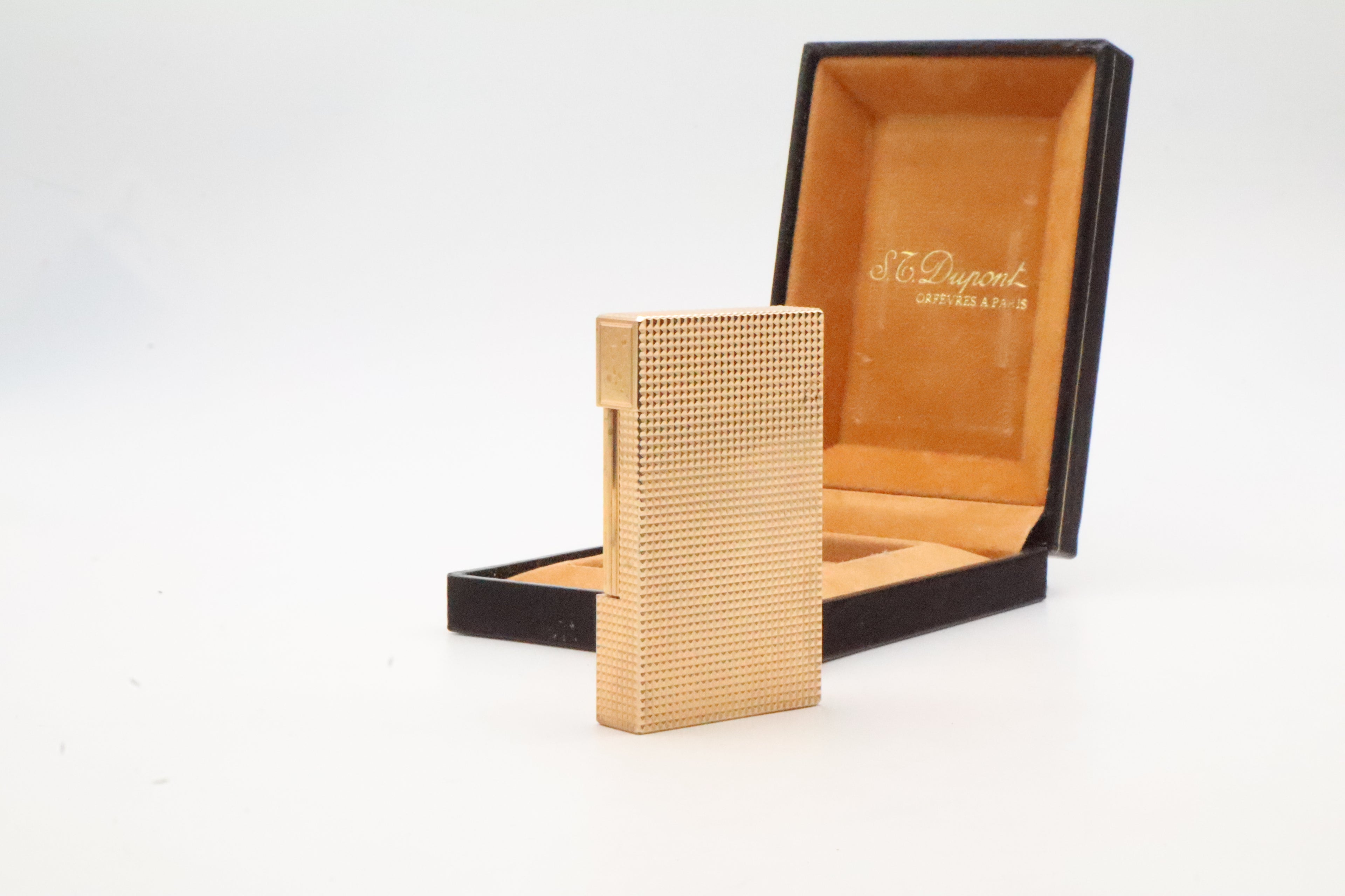 S.T. Dupont Ligne 2 Diamond Tip lighter