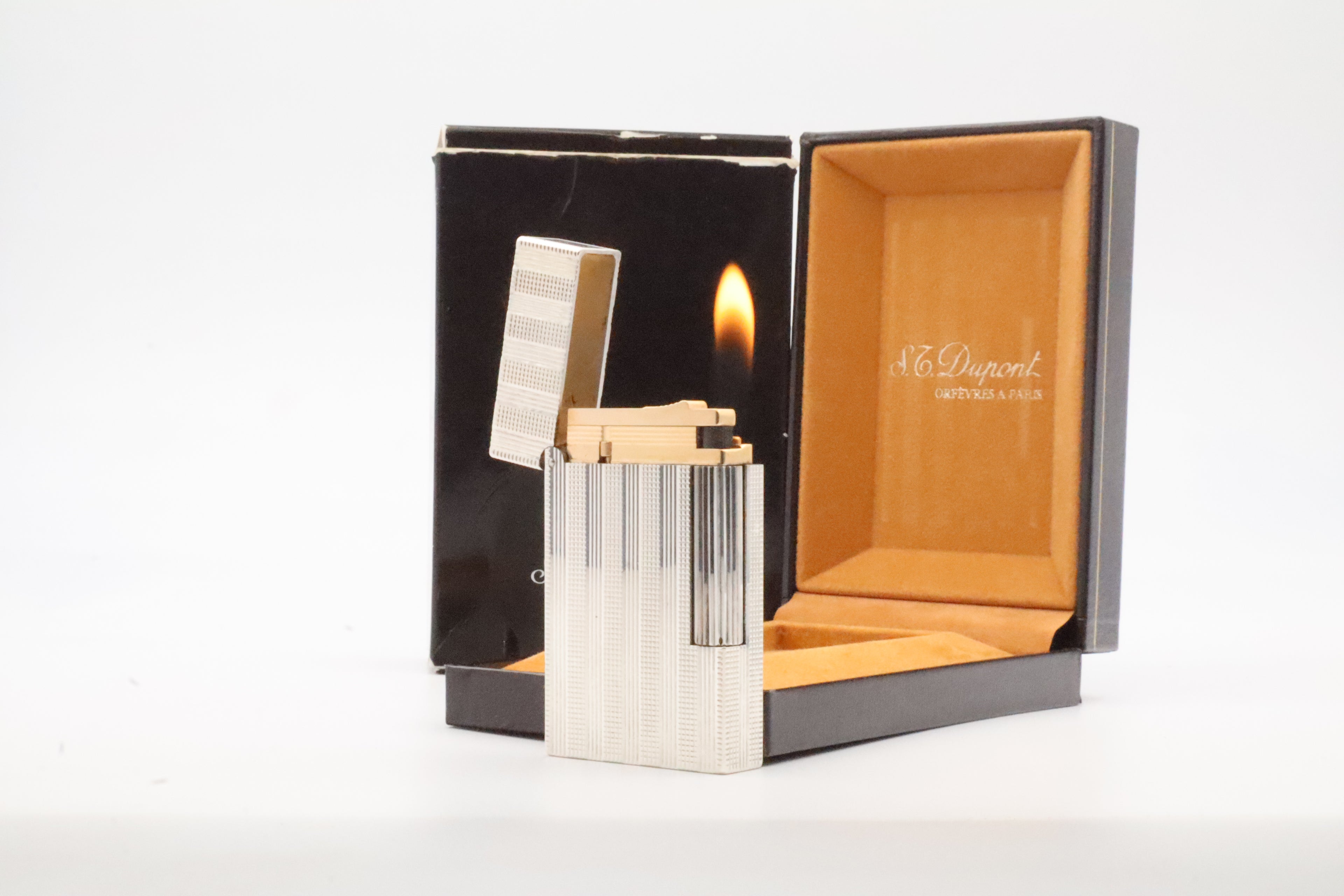 S.T. Dupont Ligne 2 silver vertical stripes lighter in new old stock condition