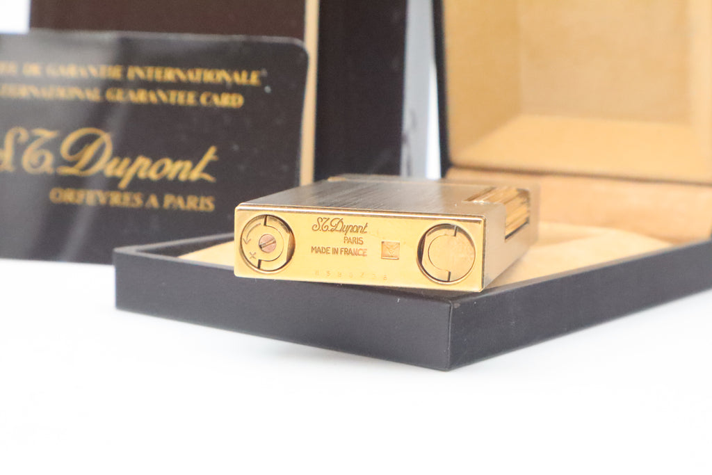 Base of the S.T. Dupont Ligne 2 reference 16401 lighter showing the serial 85 B BZ 28, matching the box label