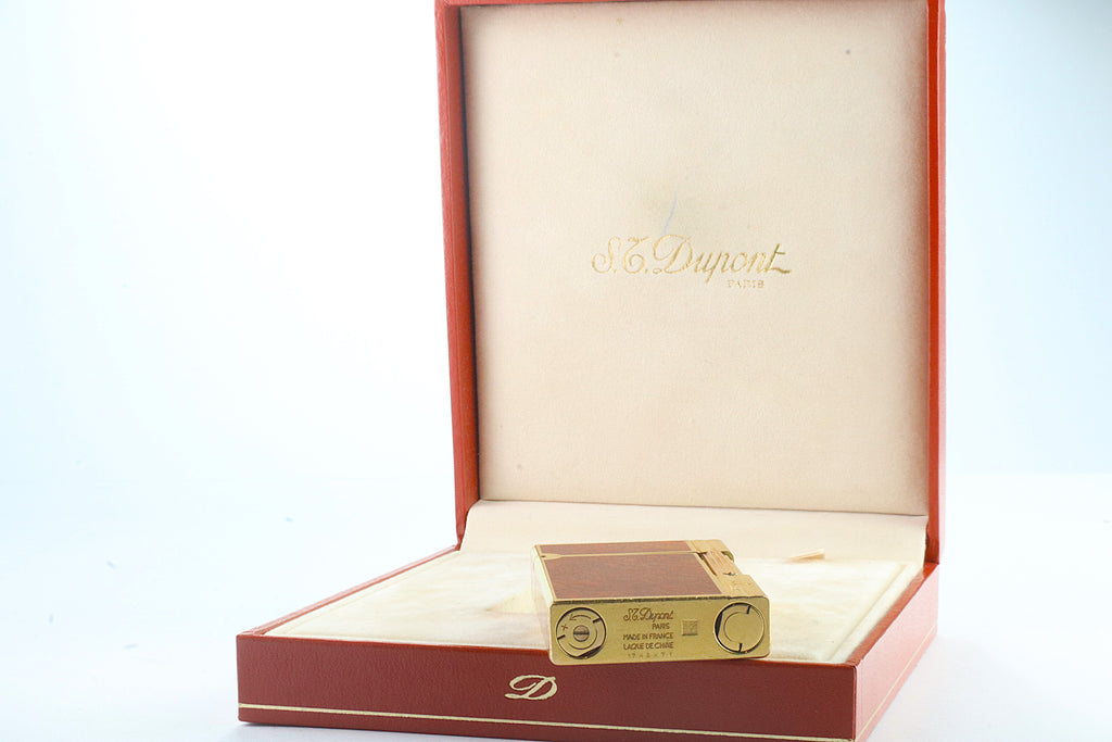 Base of the S.T. Dupont Gatsby laque de chine lighter, engraved S.T. Dupont Paris Made in France