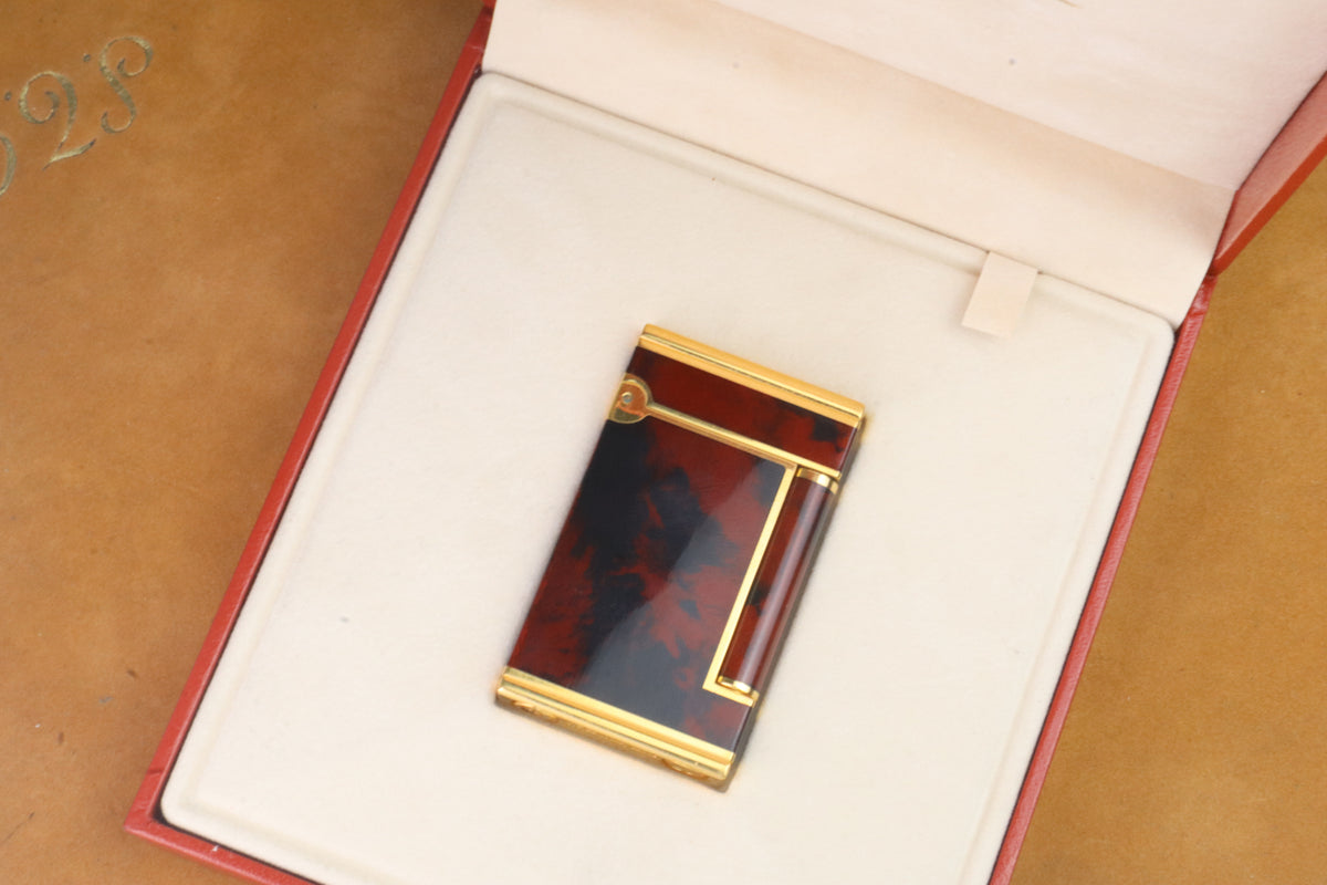 S.T. Dupont Ligne D lighter in marbled Normandie laque de chine with gold trim, with its red box, papers and numbered lacquer certificate
