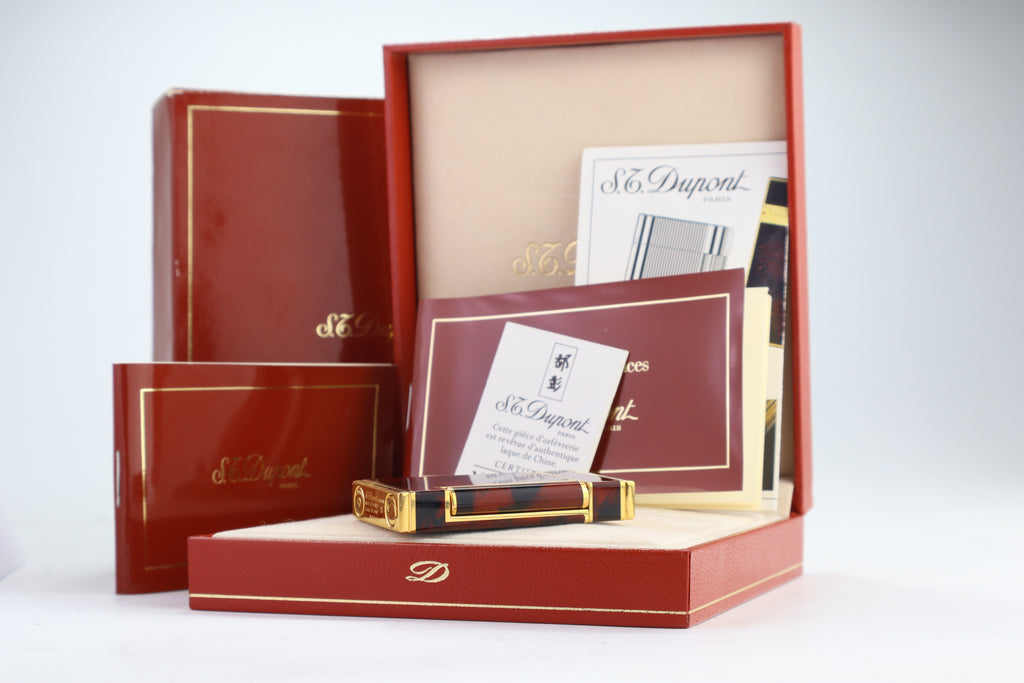 S.T. Dupont Ligne D lighter in marbled Normandie laque de chine with gold trim, with its red box, papers and numbered lacquer certificate