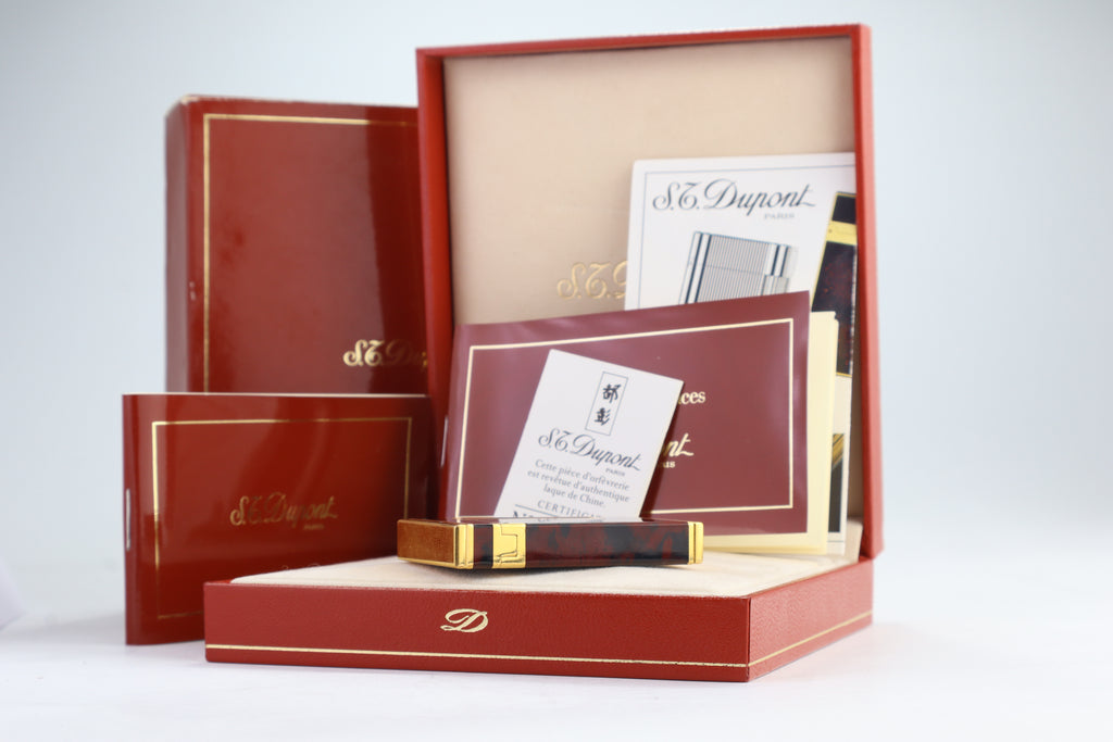 S.T. Dupont Ligne D lighter in marbled Normandie laque de chine with gold trim, with its red box, papers and numbered lacquer certificate