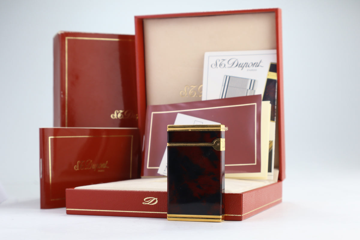 S.T. Dupont Ligne D lighter in marbled Normandie laque de chine with gold trim, with its red box, papers and numbered lacquer certificate