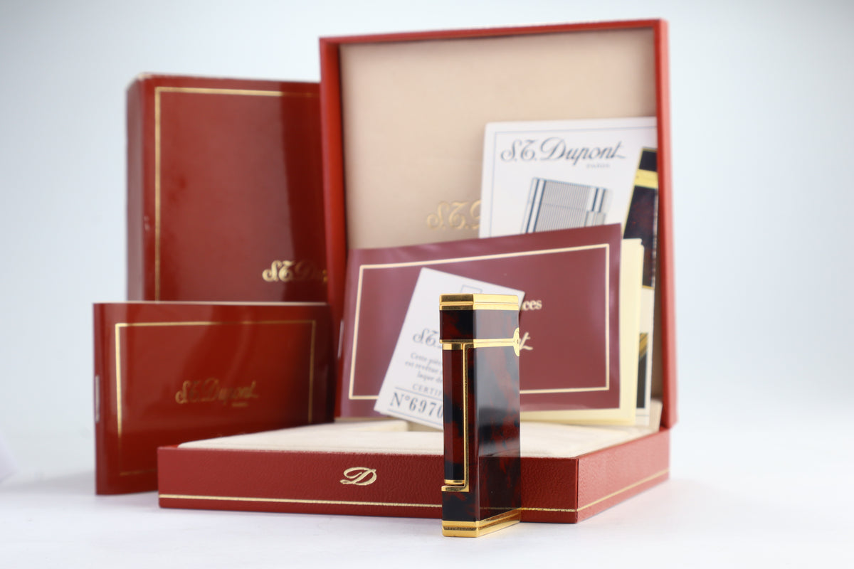 S.T. Dupont Ligne D lighter in marbled Normandie laque de chine with gold trim, with its red box, papers and numbered lacquer certificate