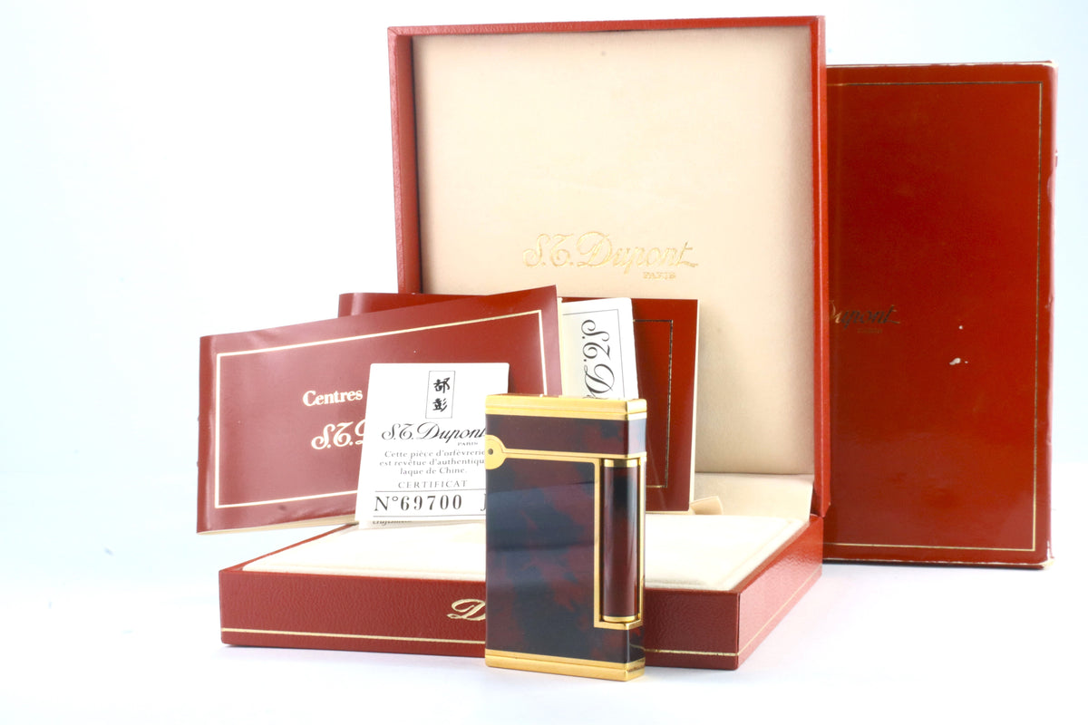 S.T. Dupont Ligne D lighter in marbled Normandie laque de chine with gold trim, with its red box, papers and numbered lacquer certificate