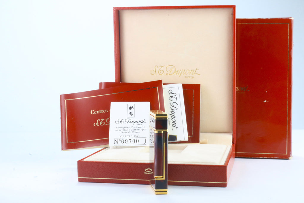 S.T. Dupont Ligne D lighter in marbled Normandie laque de chine with gold trim, with its red box, papers and numbered lacquer certificate