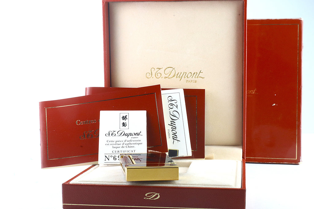 S.T. Dupont Ligne D lighter in marbled Normandie laque de chine with gold trim, with its red box, papers and numbered lacquer certificate