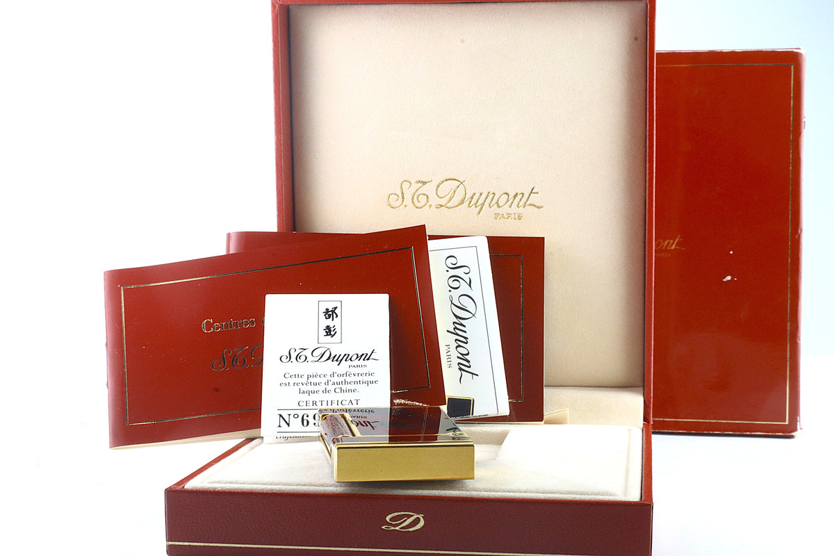 S.T. Dupont Ligne D lighter in marbled Normandie laque de chine with gold trim, with its red box, papers and numbered lacquer certificate